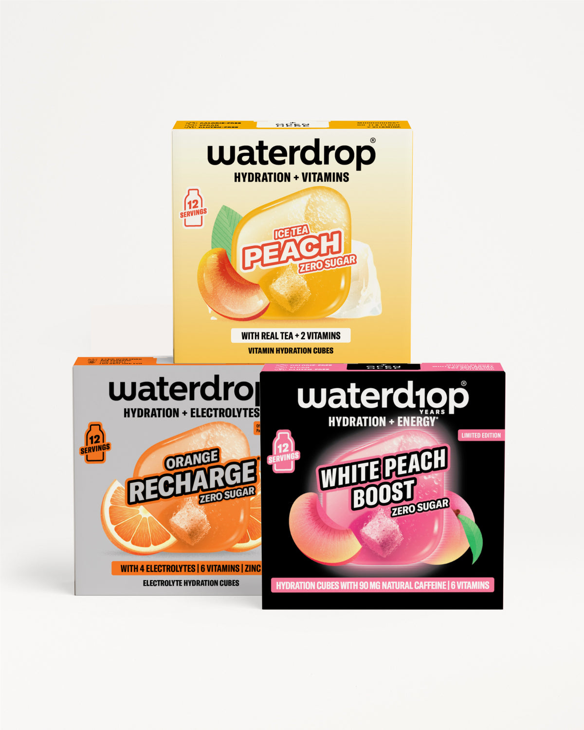 Tri krabičky Waterdrop na hydratáciu a vitamíny s príchuťami broskyňa, Orange Recharge a White Peach Boost, zaplnené na bielej pozadí.